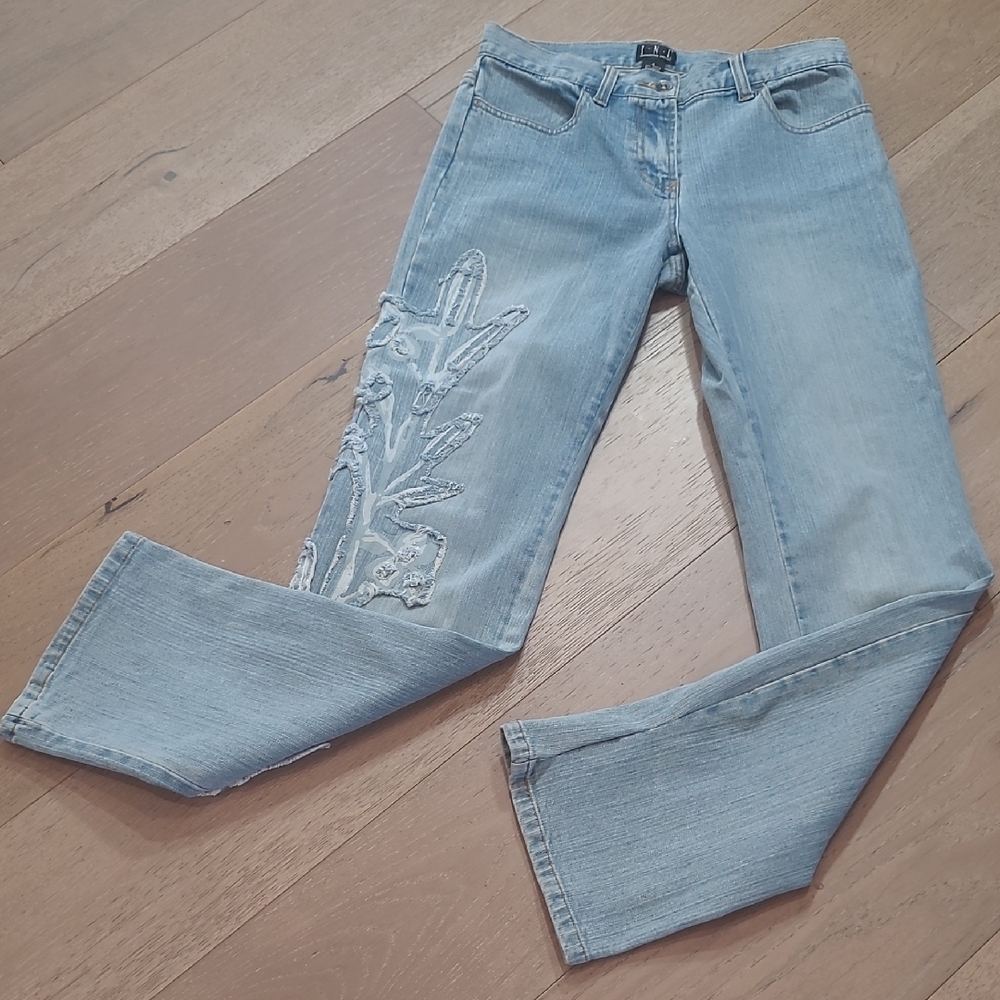 Vintage INC Jeans Women's sz 4 Mid Rise Appliqued Design Straight Leg Light Wash